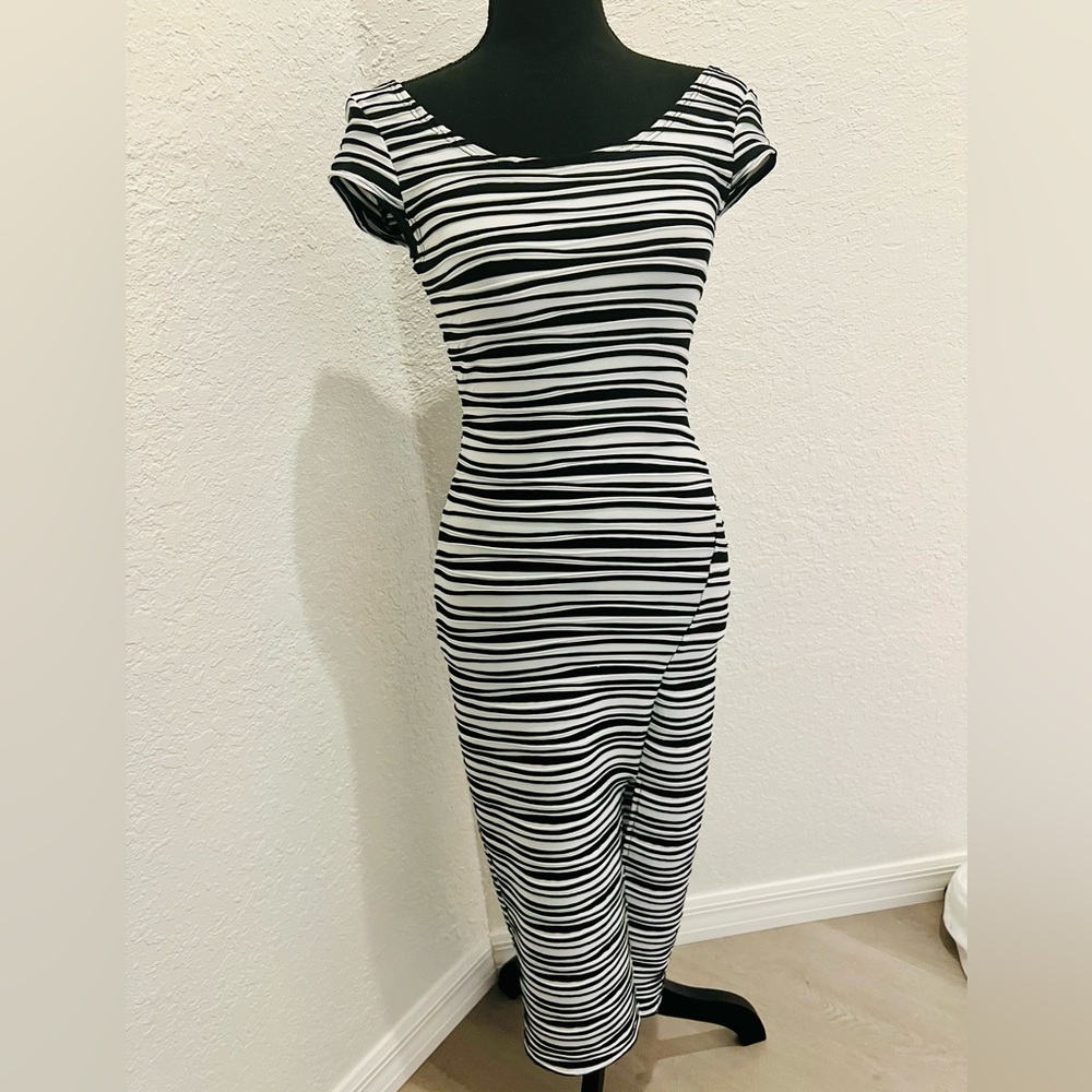 This is even cuter in person. It is size M but runs small.